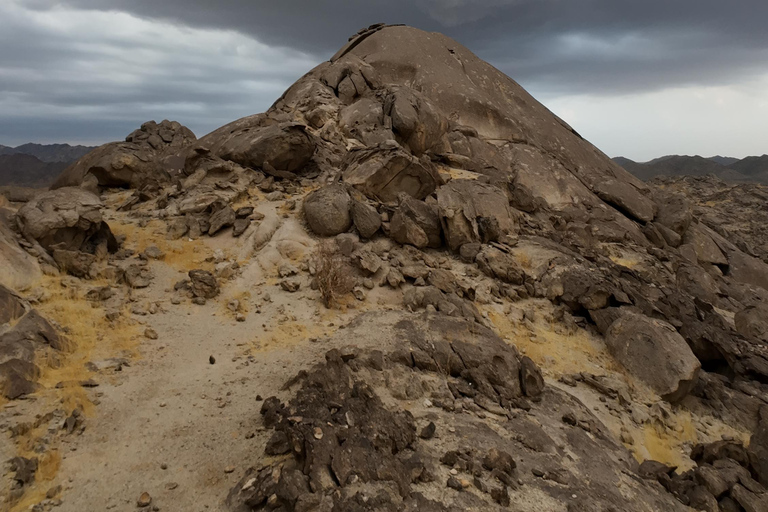Jeddah: wandeltocht met gids door de Maanberg met snacksJeddah: wandeltocht met gids door de Moon Mountains, inclusief snacks