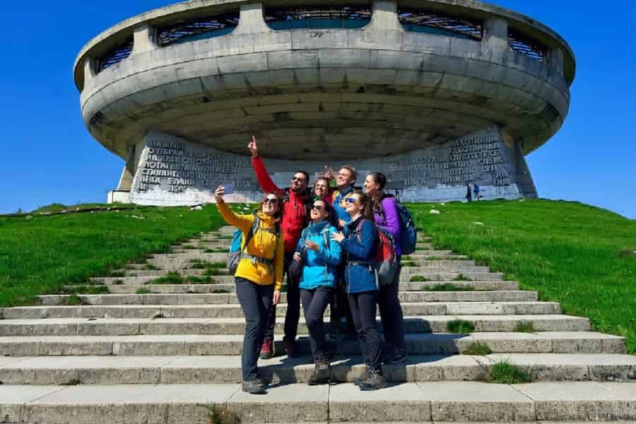 Ab Sofia: Tagestour ins Rosen-Tal, zum Schipka-Gebirge und nach Buzludzha. Foto: GetYourGuide