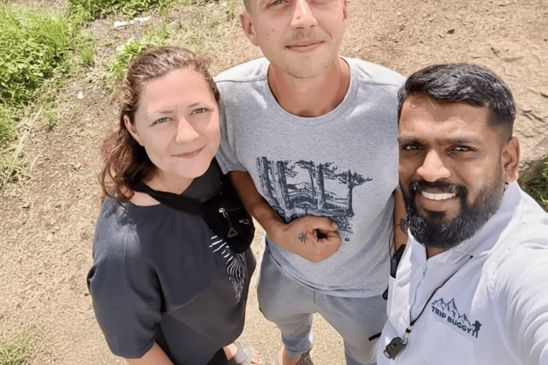 4 Days Kerala Tour:Athirappilly, Munnar & Alleppey Houseboat
