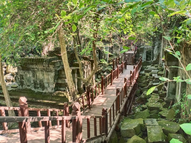 Private One Day Trip-Pyramid Temple Koh Ker and Beng Mealea