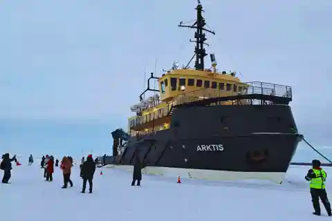 Haparanda/Tornio: Icebreaker Arktis Cruise with Ice Floating