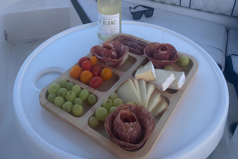 Fort Lauderdale: Sunset Boat Tour with "French Appetizer"