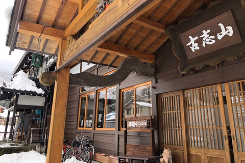 Nagoya: Takayama &amp; Shirakawa-go Day Trip w/ Hida Pork LunchNagoya: escursione di un giorno a Takayama e Shirakawa-go con pranzo a base di maiale di Hida