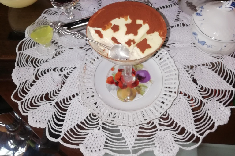 Milán: Clase de Pasta Fresca y Tiramisù en una Casa Histórica