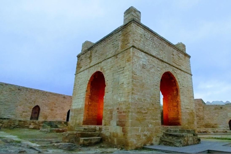 From Baku: Ateshgah Fire Temple and Yanar Dag Tour