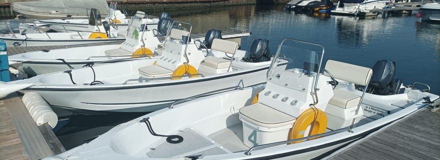 Port de Poole : service de location de bateaux pour 2, 3, 4, 6 ou 8 heures