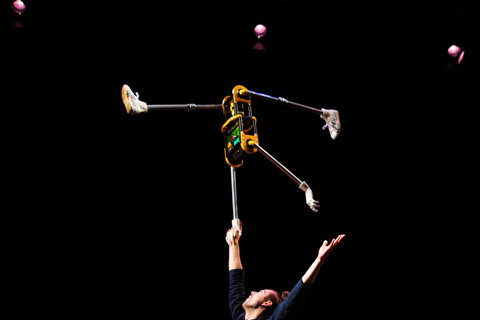 Leipzig: Krystallpalast Varieté | Show SCHWERELOS Premium Tickets