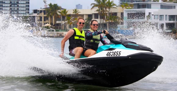 From Surfers Paradise: 2-Hour Tropical Island Jet Ski Tour