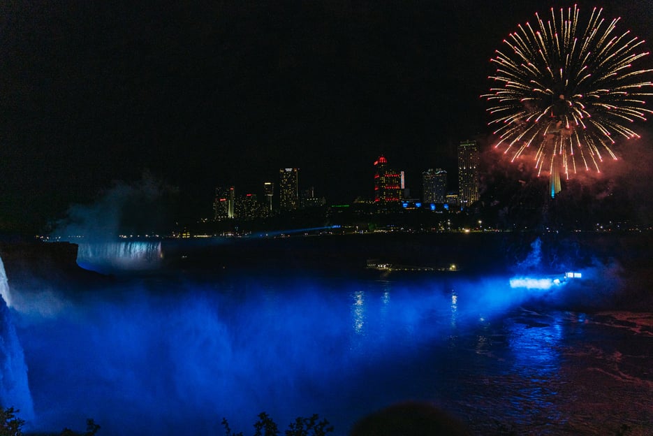 Cascate del Niagara: tour di 1 giorno da New York – Esperienza diurna e notturna