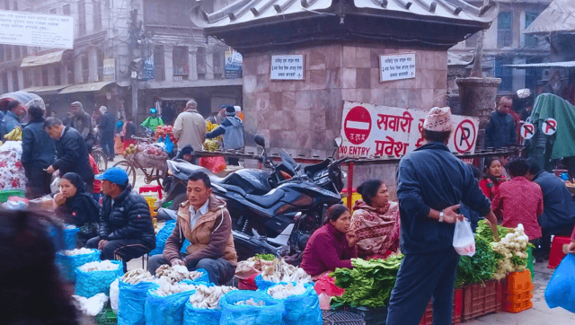Kathmandu: Bazaar Walking Tour with Refreshments