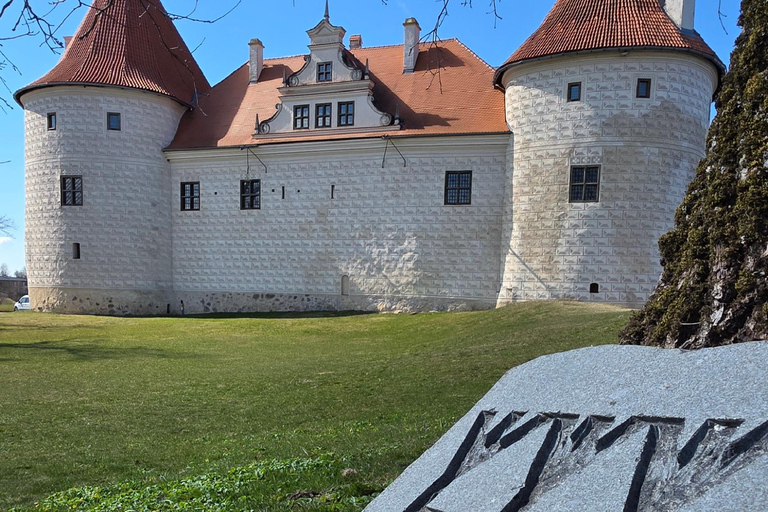 From Riga: Bauska Castle & Rundāle Palace Half Day Trip