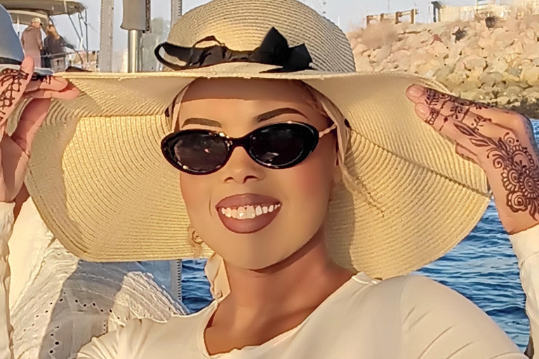 Passeio de barco romântico com vinho e queijo ou jantar surpresaPasseio de barco romântico com vinho e queijo, avistamento de lobos marinhos