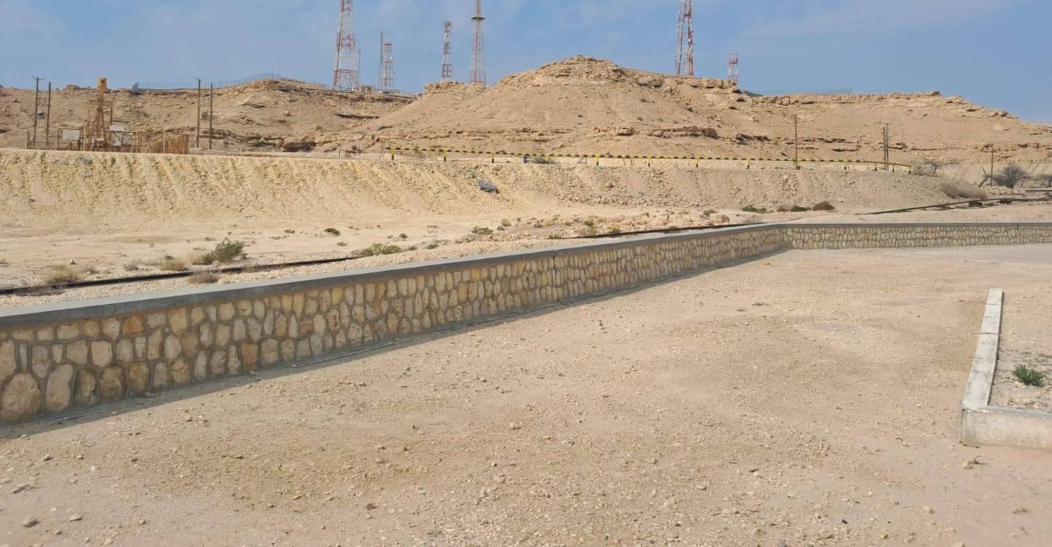 Bahrain: Tree of Life & Desert Heritage Bus Tour photo 4