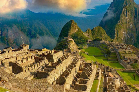 Machu Picchu o zachodzie słońca