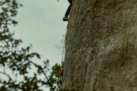 Escalada em Hattiban: Abraça a aventura