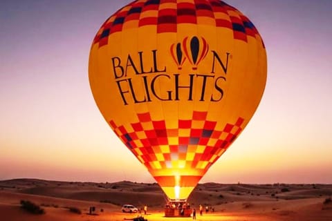 Dubai: Hot Air Balloon with Buffet Breakfast and Camel Ride
