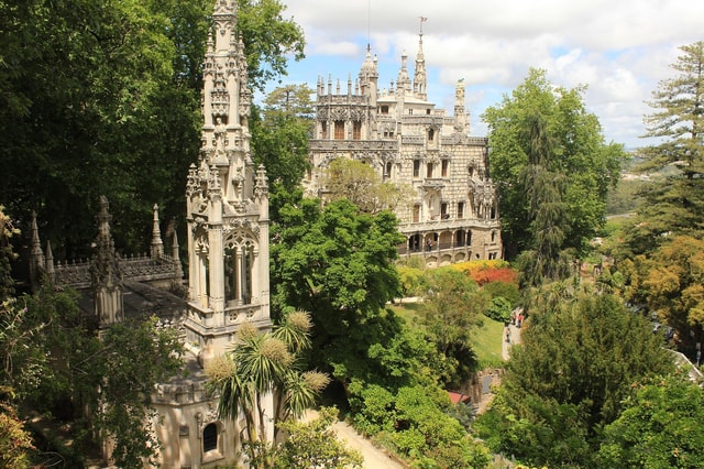 Lisbon: Sintra, Cabo da Roca, & Airport Transfer Tour