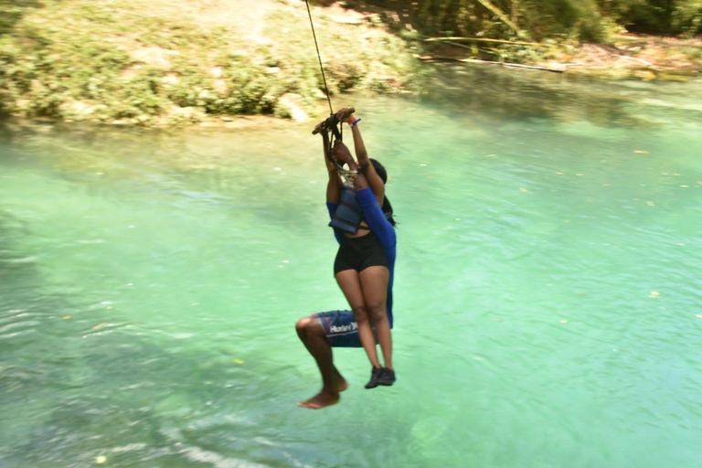 Ocho Rios: Blue Hole e tour de compras com traslados