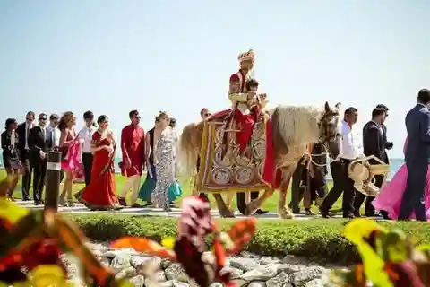 Delhi: Immerse in Indian Culture at a Vibrant Hindu Wedding