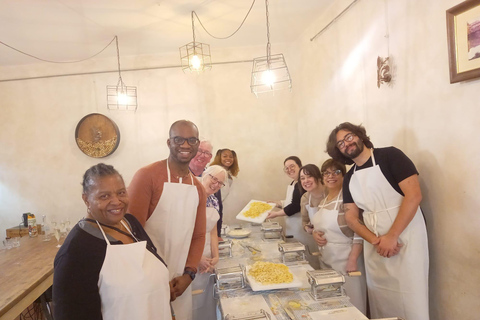 Nápoles: Clase de Cocina de Pasta y Tiramisú con Vino