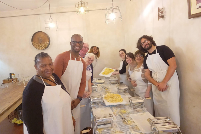 Nápoles: Clase de Cocina de Pasta y Tiramisú con Vino