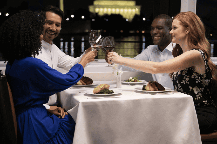 City Cruises DC: Gourmet-Brunch/Dinner-Bootsfahrt an Heiligabend. Foto: GetYourGuide City Cruises DC: Gourmet-Brunch/Dinner-Bootsfahrt an Heiligabend. Foto: GetYourGuide