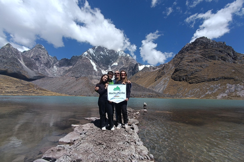 Cusco: Hike to the 7 Ausangate Lagoons Full Day VIP - Guided in Portuguese Cusco: Ausangate 7 Lagoons Full Day VIP Hike - Guided in Portuguese