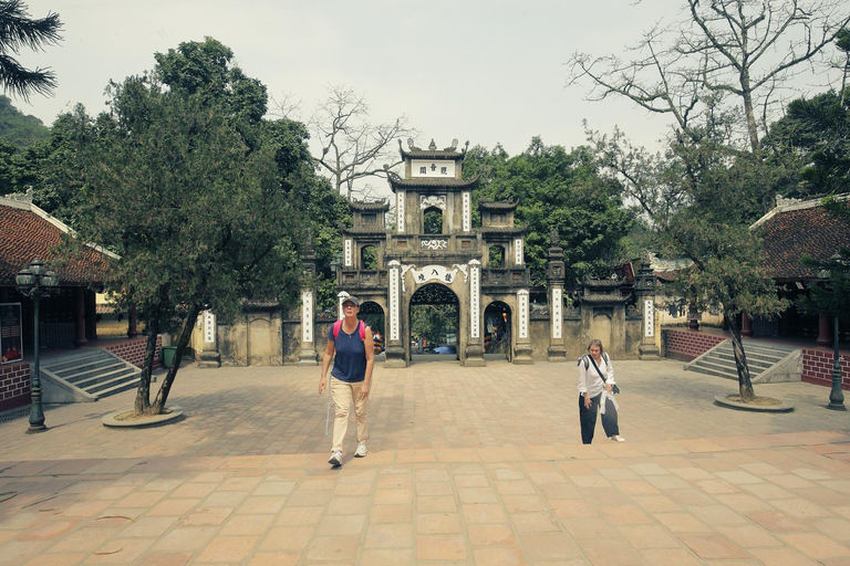 Hanoi: Parfümpagode mit Bootsfahrt oder Lotus-SeidendorfPrivate Tour: Parfümpagode, Lotus-Seidendorf und Weihrauch