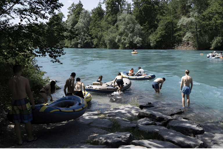 Zürich: Limmat-Floating-Abenteuer wie ein EinheimischerZürich: Mit dem Boot auf der Limmat wie ein Einheimischer