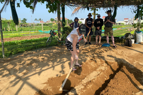 Passeio de bicicleta pela zona rural de Hoi An - Tra Que Village e barco de cesta