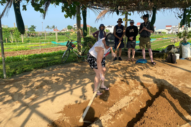 Passeio de bicicleta pela zona rural de Hoi An - Tra Que Village e barco de cesta