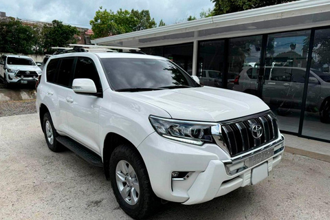 Lima: Private Airport Transfer in Luxury SUV