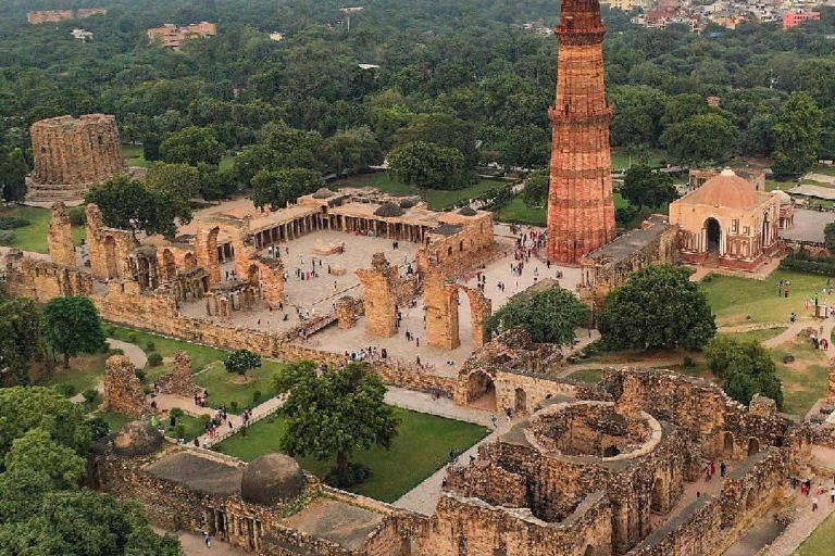 Vanuit Delhi: rondleiding door het Rode Fort, Qutub Minar en Humayu-tombe van 8 uurAlleen chauffeur, vervoer en gids