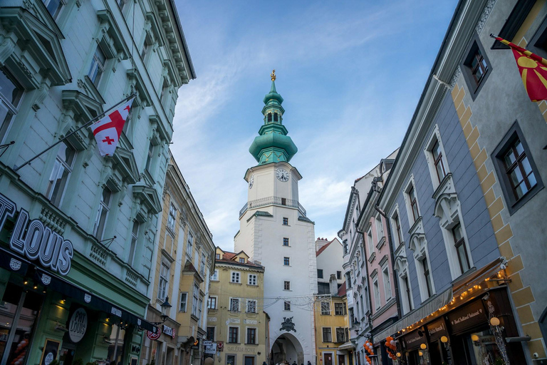 De Viena: Viagem de 1 dia a Bratislava com almoço tradicionalDe Viena: Viagem de 1 dia a Bratislava com almoço e bebida