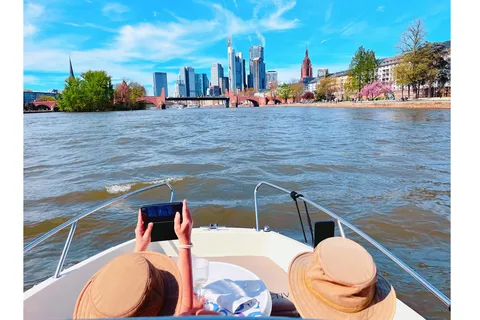 Frankfurt: Tour privado en barco por el horizonte urbano