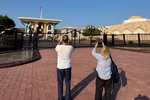 Understanding Oman – Cultural city tour in German in Muscat.