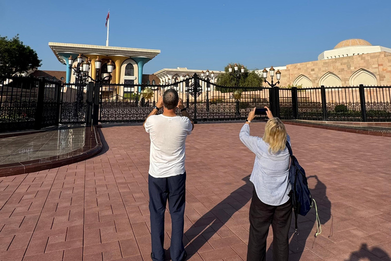 Understanding Oman – Cultural city tour in German in Muscat.