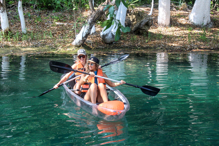 Kayak trasparente alla laguna di Bacalar