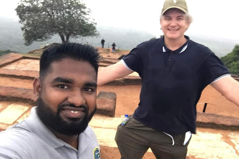 Da Sigiriya: Colombo o Negombo o Aeroporto (CMB) Drop