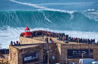 Von Lissabon: Tour nach Óbidos und Nazaré - Mittelalterliche Stadt, Ginja und Riesenwellen