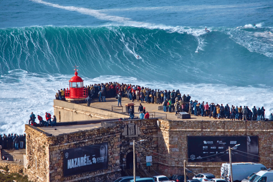 Von Lissabon: Tour nach Óbidos und Nazaré - Mittelalterliche Stadt, Ginja und Riesenwellen. Foto: GetYourGuide Von Lissabon: Tour nach Óbidos und Nazaré - Mittelalterliche Stadt, Ginja und Riesenwellen. Foto: GetYourGuide