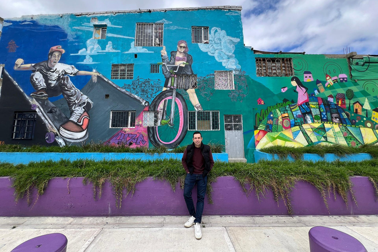 Bogotá: El Paraíso and Cable Car Favelas Tour