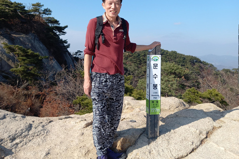 Caminhada na montanha de Bukhansan - 6 horas