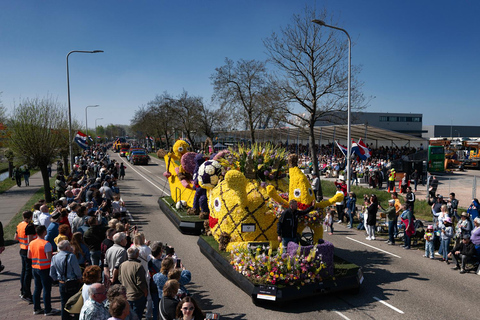 Amsterdam: Flower Parade Grandstand Seat and Keukenhof Tour Amsterdam: Flower Parade Grandstand + Keukenhof Gardens Tour