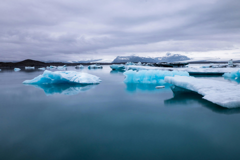 Reykjavik: Glacier Lagoon & Diamond Beach Private Tour