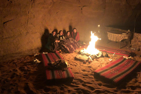 Wadi Rum: Women's Desert Retreat with Jeep Tour & Camp