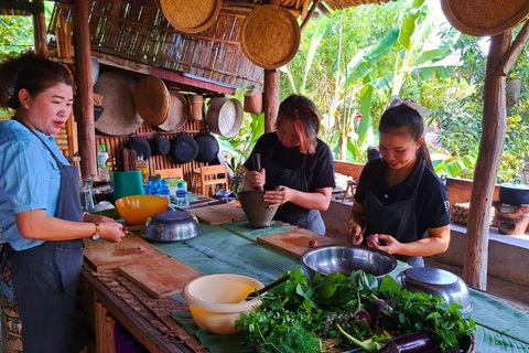 Luang Prabang: Cooking Class, Temple Visit, and Lunch
