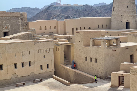 Całodniowa wycieczka do Nizwa Market &amp; Fort-Jabreen Castle-Bahla Fort