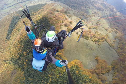 Experiência de parapente em tandem em Brasov (:)