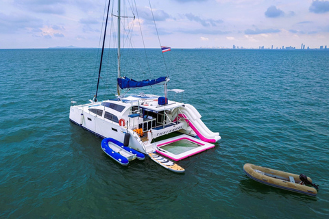 Pattaya: Private Half-Day Boat Trip to Koh Khram or Koh Ped